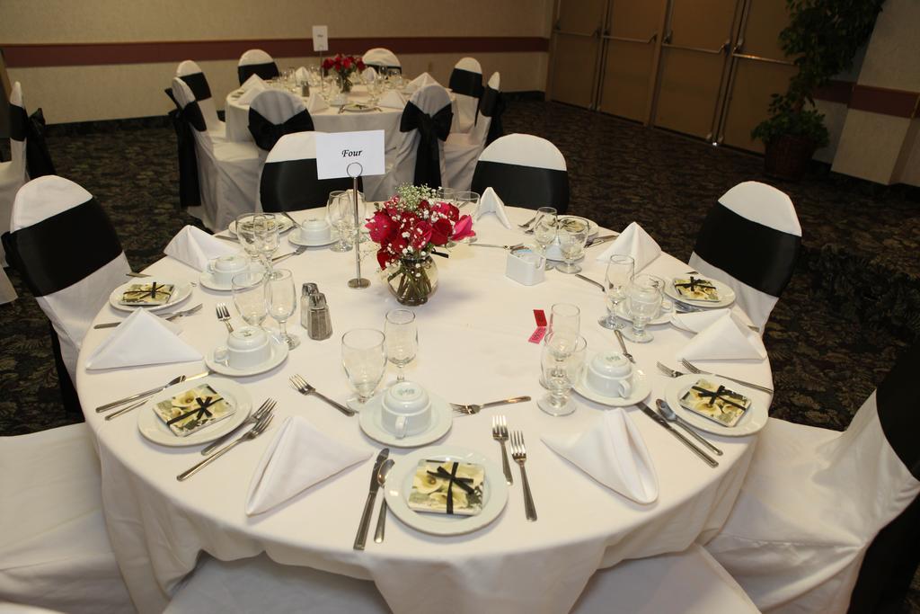 St. Albert Inn & Suites Saint Albert エクステリア 写真