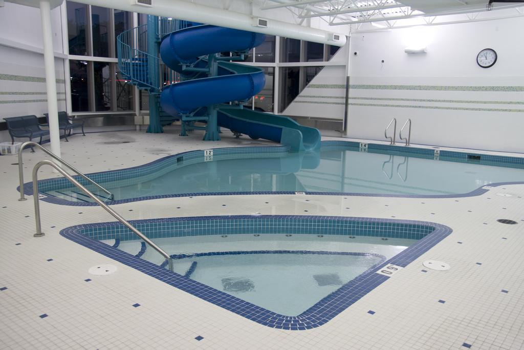 St. Albert Inn & Suites Saint Albert エクステリア 写真