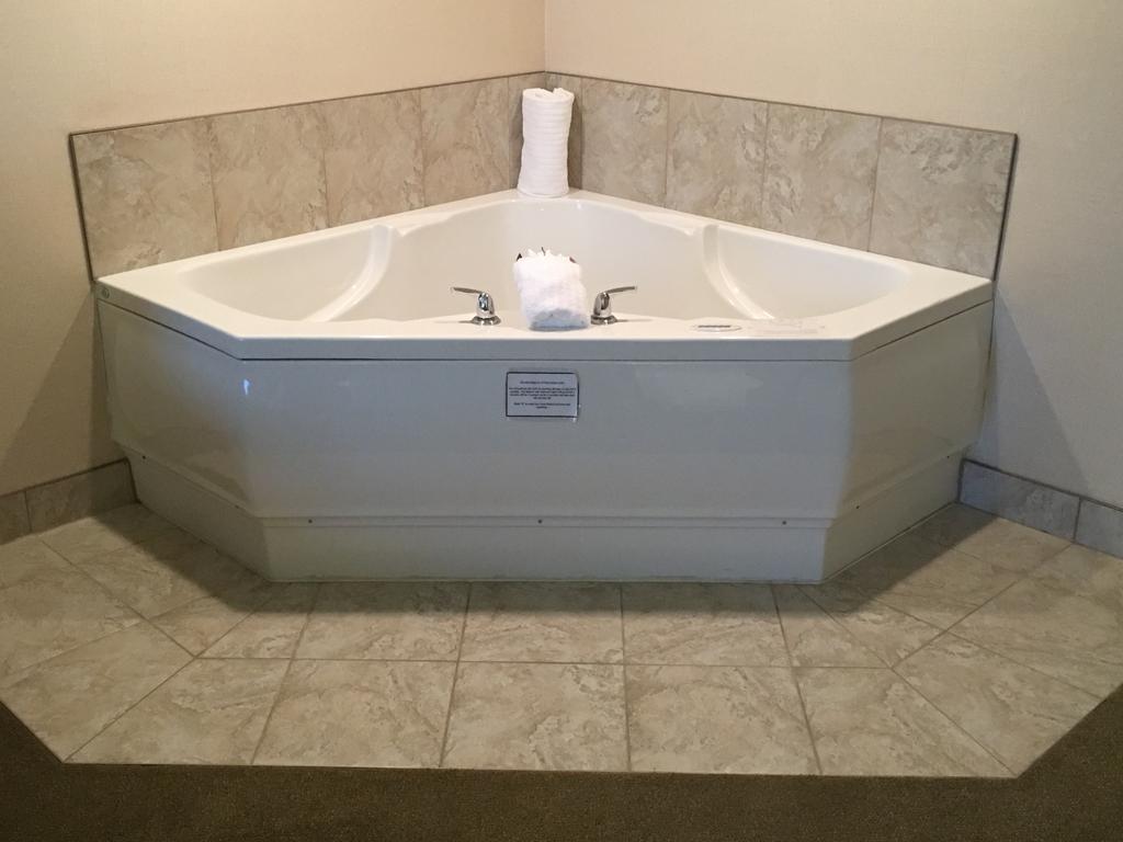 St. Albert Inn & Suites Saint Albert エクステリア 写真