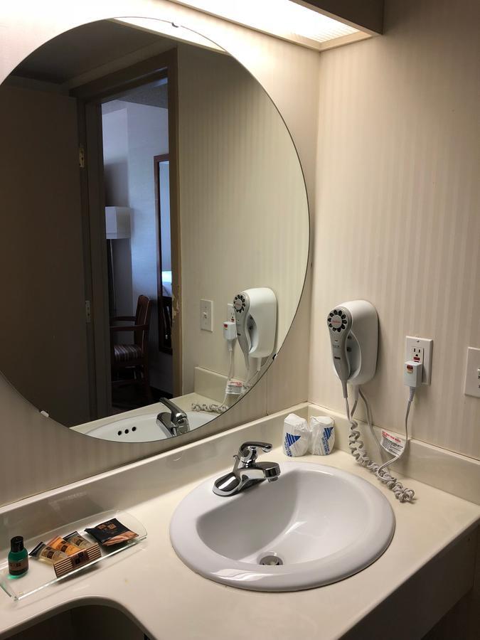 St. Albert Inn & Suites Saint Albert エクステリア 写真