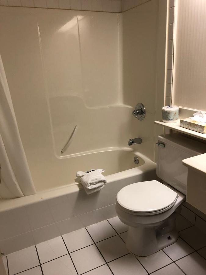 St. Albert Inn & Suites Saint Albert エクステリア 写真