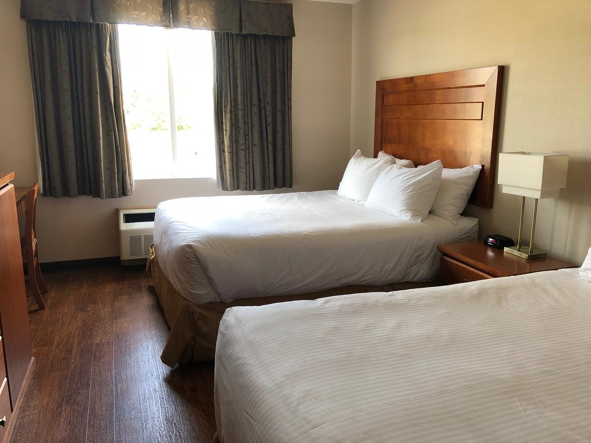 St. Albert Inn & Suites Saint Albert エクステリア 写真